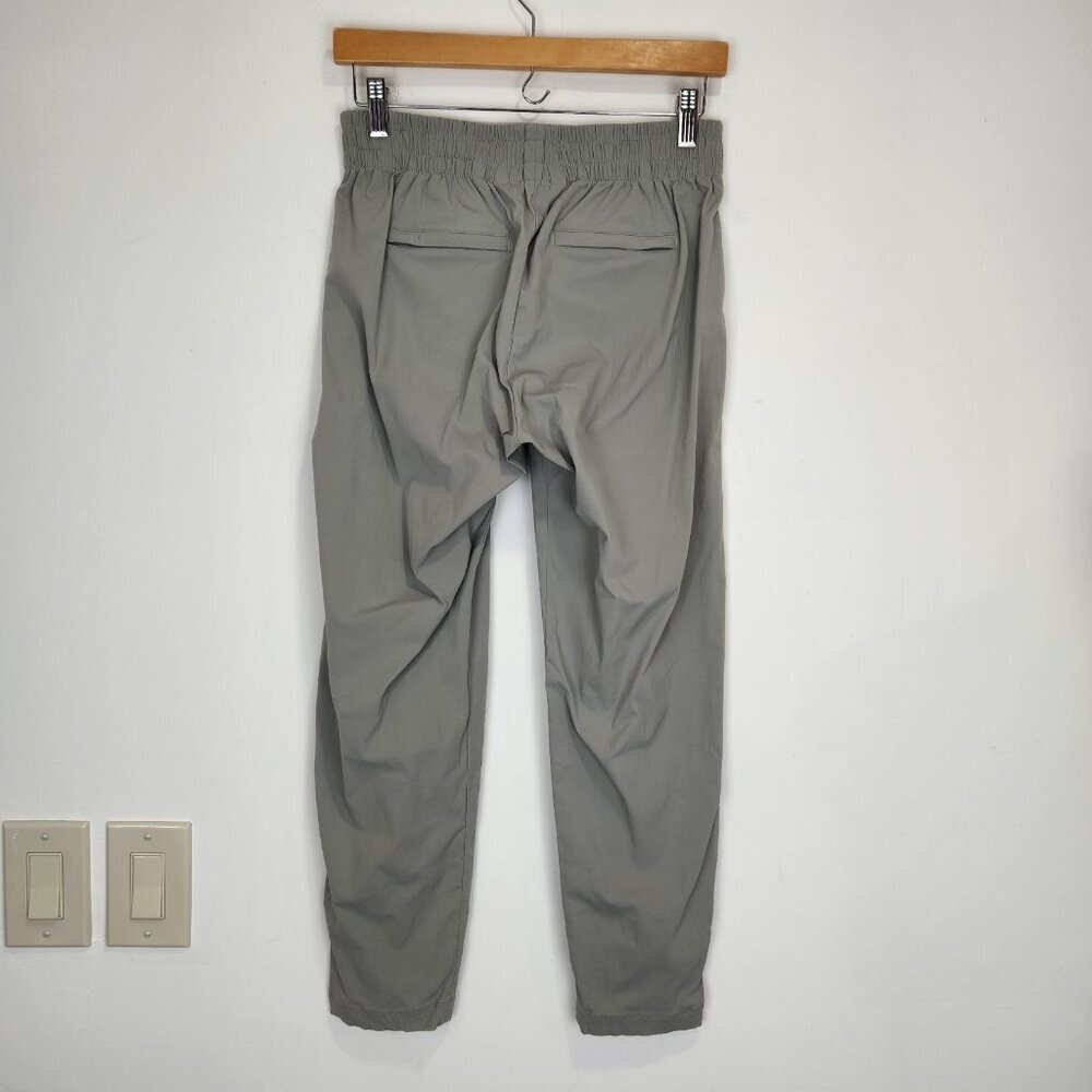 Athleta Mod Trekkie Crop Pant 2 Gray Pull On Ankle Zip Stretch Urban Athleisure - Picture 2 of 12